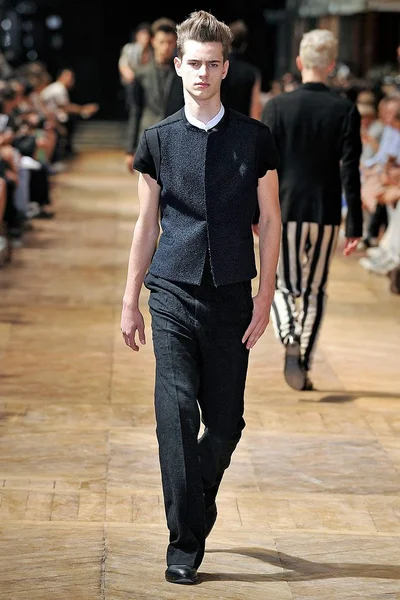 Look 12